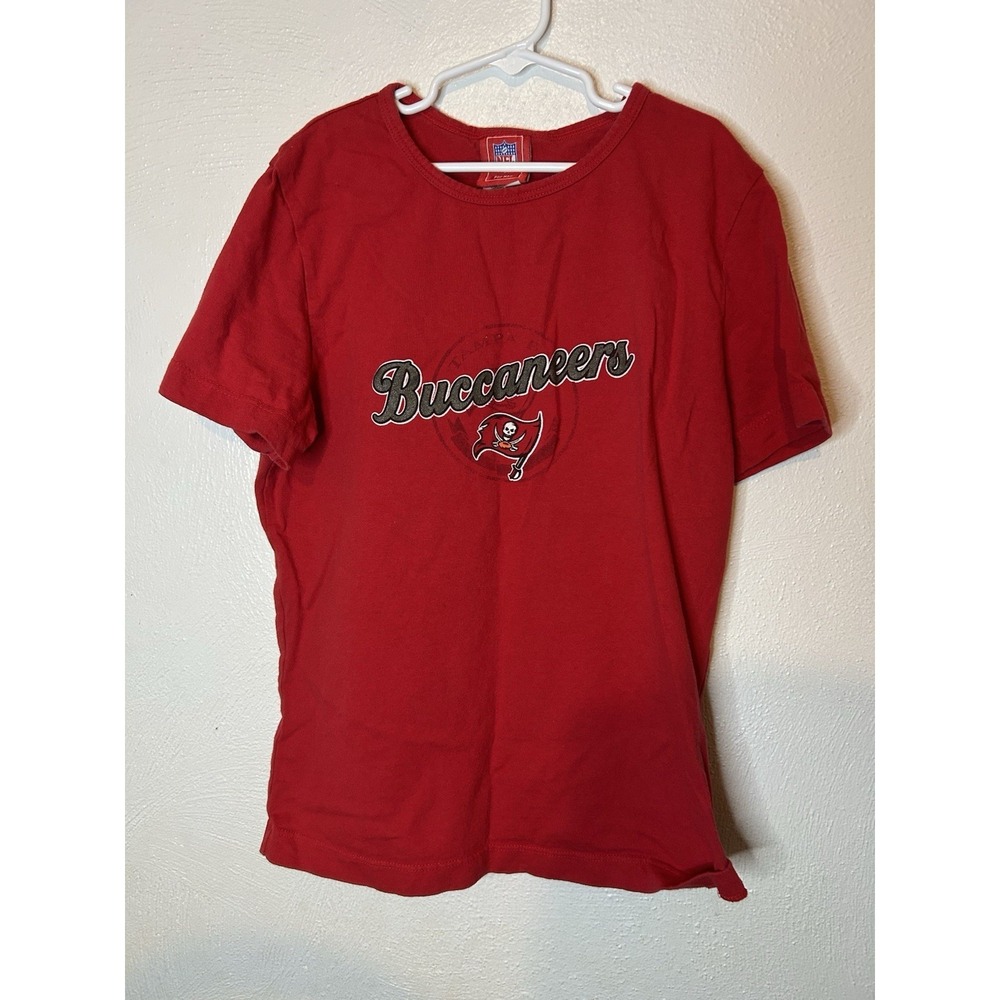 VTG Tampa Bay Buccaneers Shirt Womens Medium Red Y2K NFL For Her Football Tee